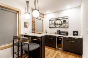 Historic DTWN Studio, Walk to Bathhouses, Shops, Room # 103